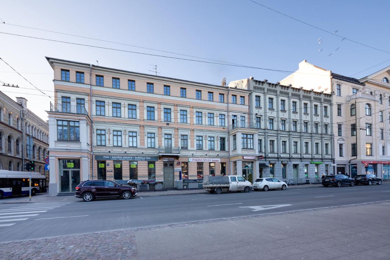 Merkela Loft Apartment Beside Vermanes Park Riga Exterior photo